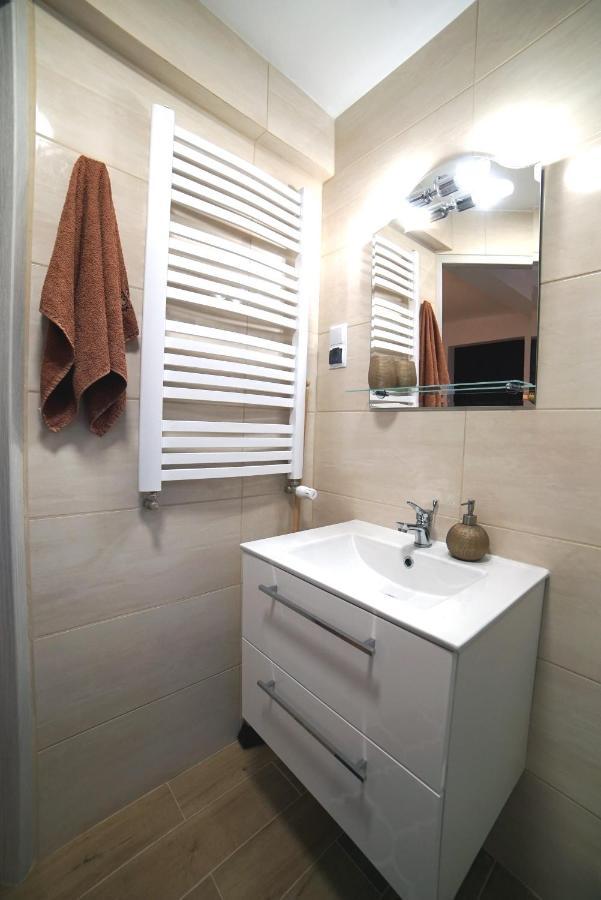Apartament Naleczow Dom Pod Orzechami エクステリア 写真
