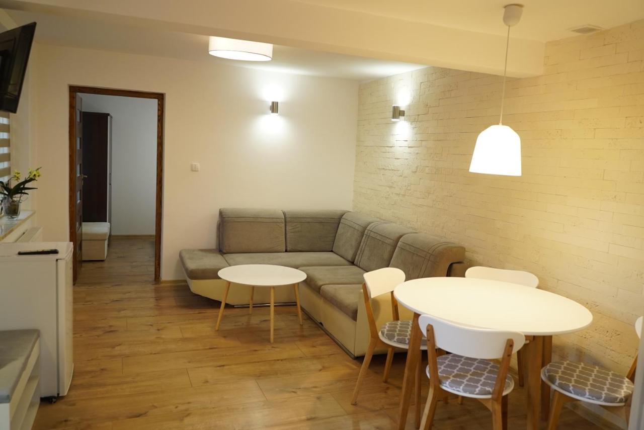 Apartament Naleczow Dom Pod Orzechami エクステリア 写真